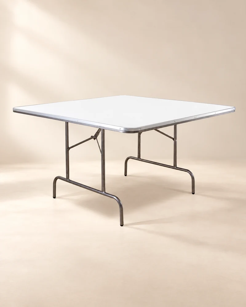 Mesa cuadrada de 150 × 150 cm